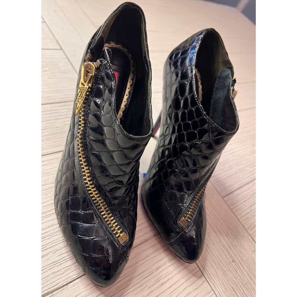 Betsey Johnson Tayla blk leather croc embossed women's stiletto ankle boot. Sz8